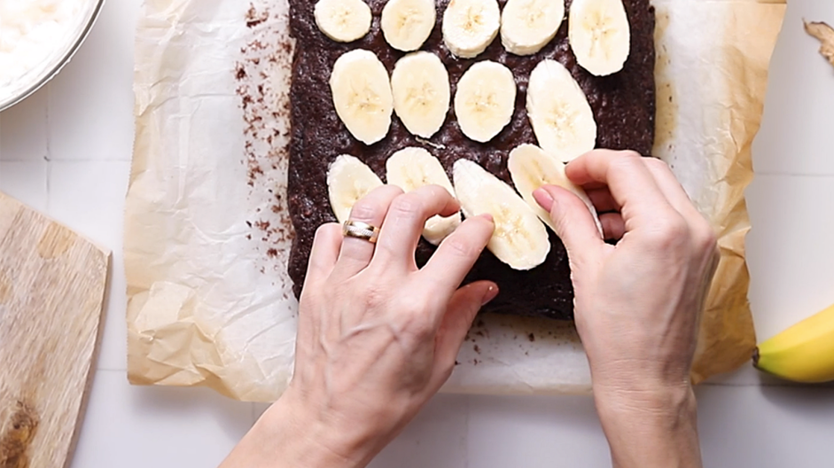 Banana Pudding Brownies Recipe: Assemble the brownie.