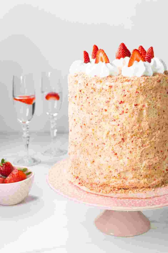 Strawberry Crunch Cake Recipe
